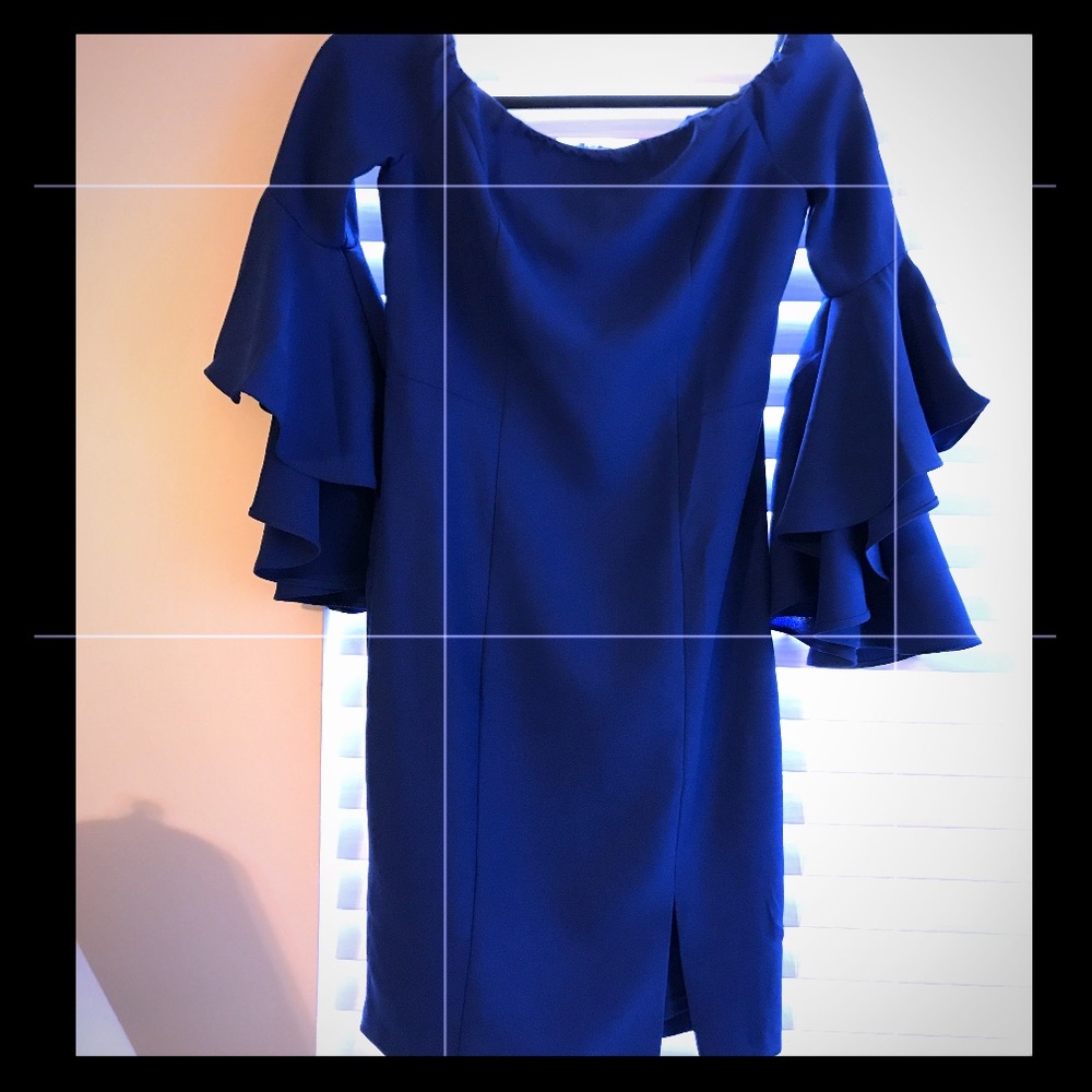 Blue strapless bell-sleeved dress